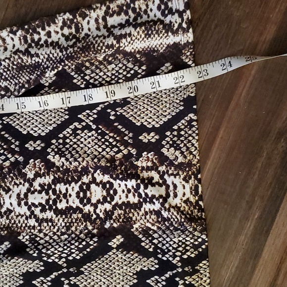 Covington snakeskin print size medium - Picture 3 of 5